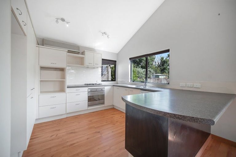 Photo of property in 2 Hillwell Drive, Henderson, Auckland, 0612