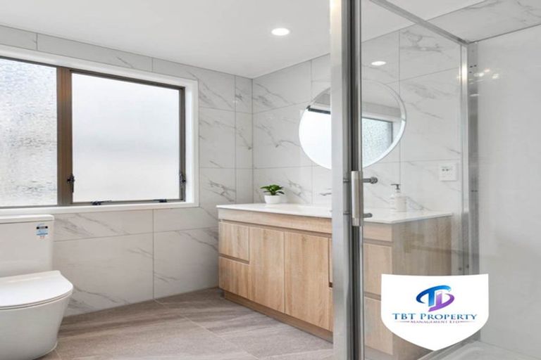 Photo of property in 128 Everglade Drive, Totara Heights, Auckland, 2105