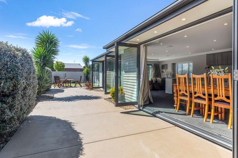 Photo of property in 27 Foresters Crescent, Parklands, Christchurch, 8083