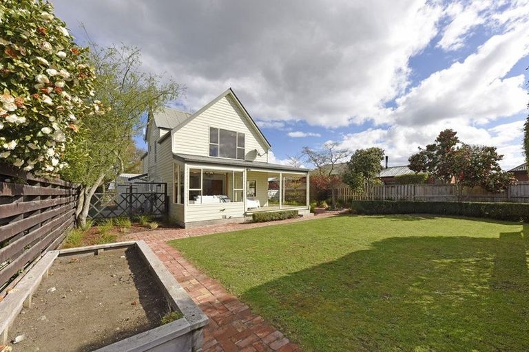 Photo of property in 68 Englefield Road, Northwood, Christchurch, 8051