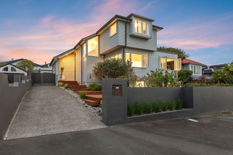Photo of property in 75a Stanley Point Road, Stanley Point, Auckland, 0624