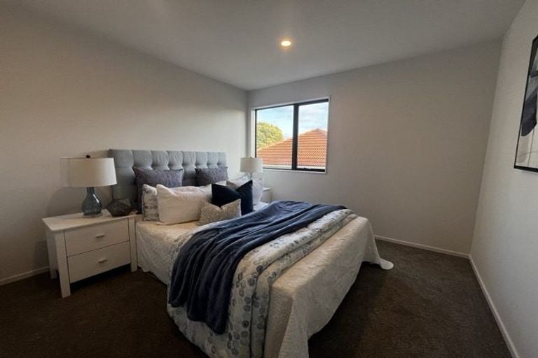 Photo of property in 2/4 Serjeant Street, Henderson, Auckland, 0612