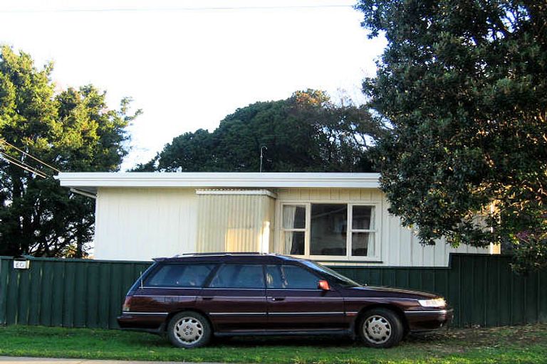 Photo of property in 60 Martin Road, Paraparaumu Beach, Paraparaumu, 5032