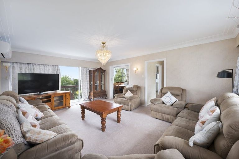 Photo of property in 8 Fowey Avenue, Te Atatu South, Auckland, 0610