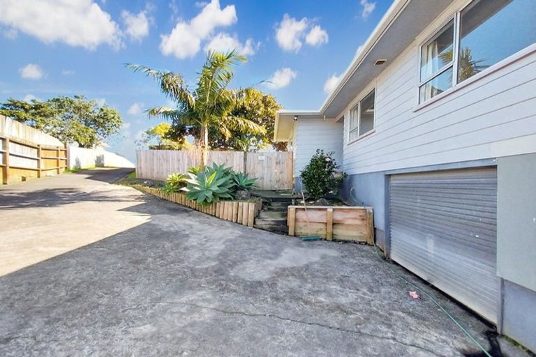 Photo of property in 18 Solar Road, Glen Eden, Auckland, 0602