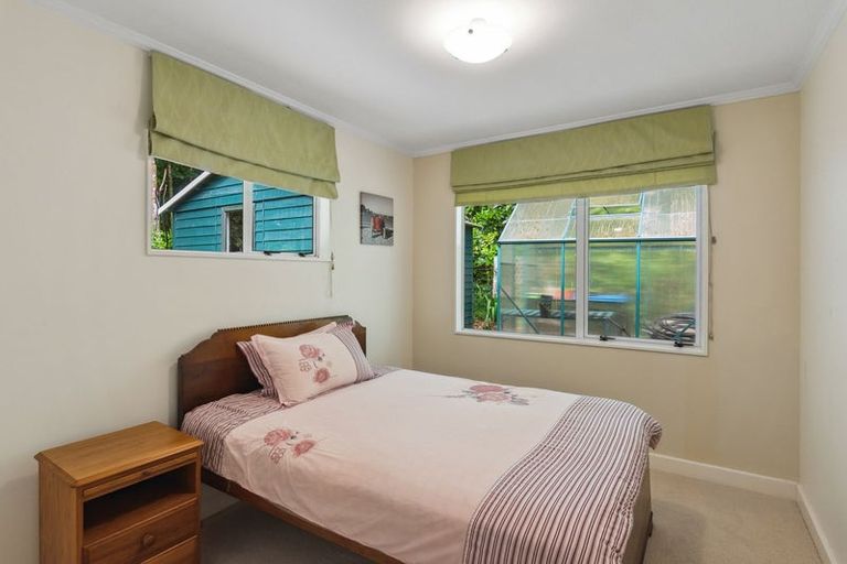 Photo of property in 15b Kakariki Grove, Waikanae, 5036