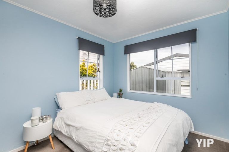 Photo of property in 74 Guadeloupe Crescent, Grenada Village, Wellington, 6037