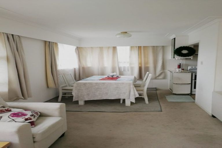 Photo of property in 10 Graham Avenue, Te Atatu Peninsula, Auckland, 0610