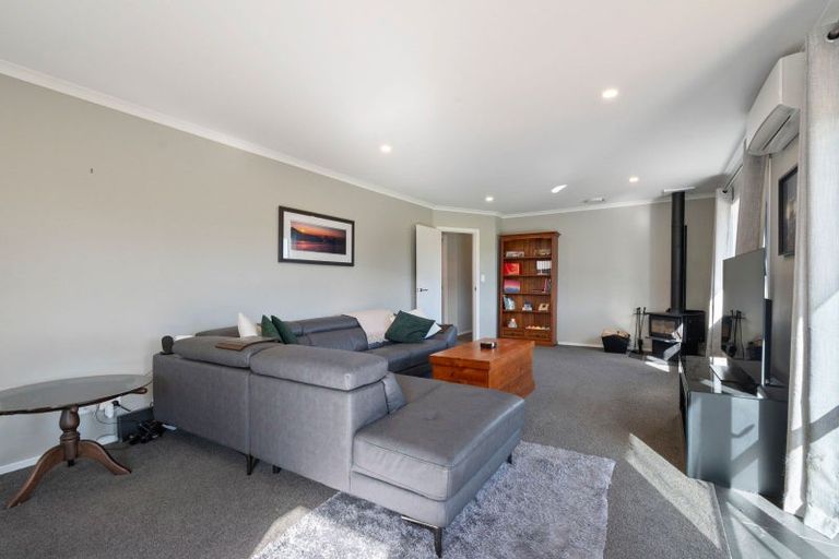 Photo of property in 841 Makerua Road, Tokomaru, Palmerston North, 4474