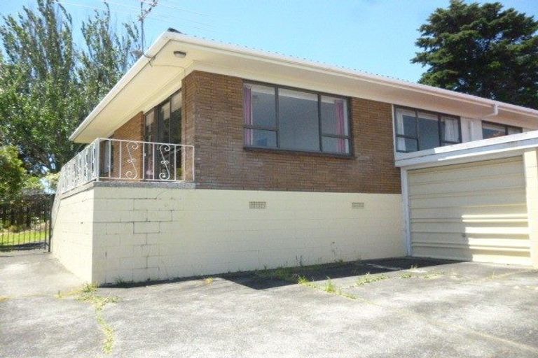Photo of property in 2/23 Benygloe Place, Highland Park, Auckland, 2010
