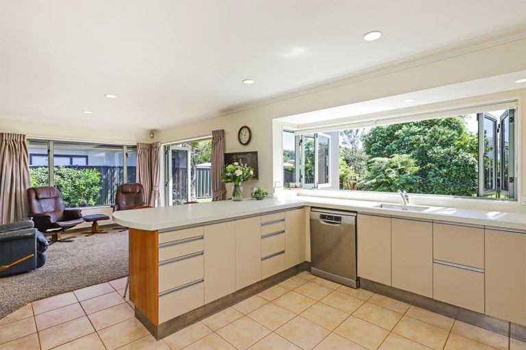 Photo of property in 28 Kensington Drive, Taradale, Napier, 4112