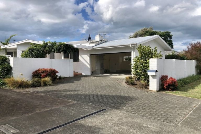 Photo of property in 3 Cambridge Terrace, Taradale, Napier, 4112