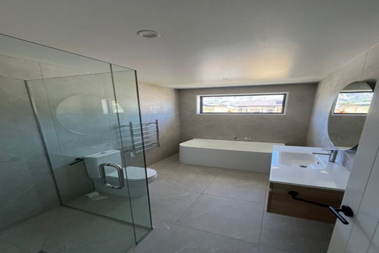 Photo of property in 10 Tomtit Crescent, Lake Hawea, 9382