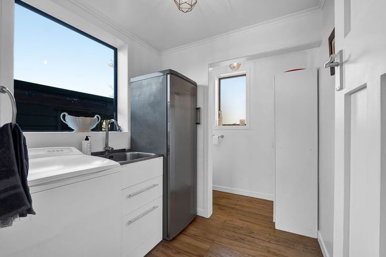 Photo of property in 4 Henui Street, Strandon, New Plymouth, 4312