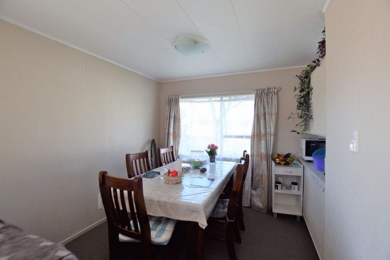 Photo of property in 11 Mile Place, Henderson, Auckland, 0612
