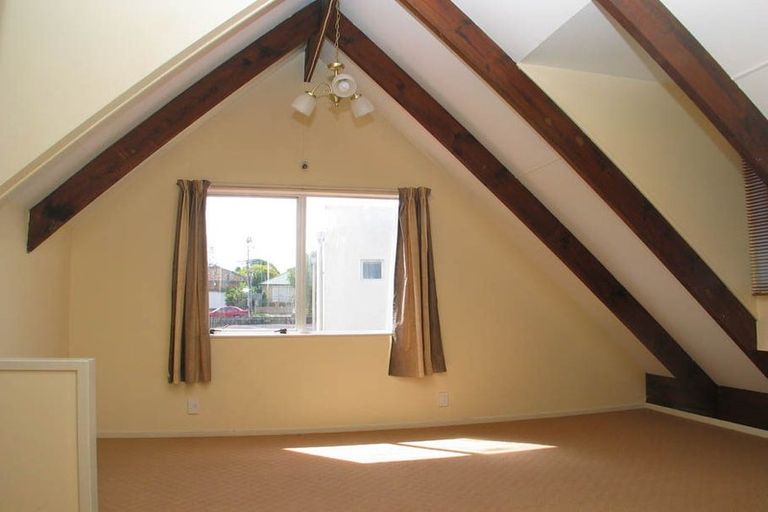 Photo of property in 285 Great North Road, Henderson, Auckland, 0612