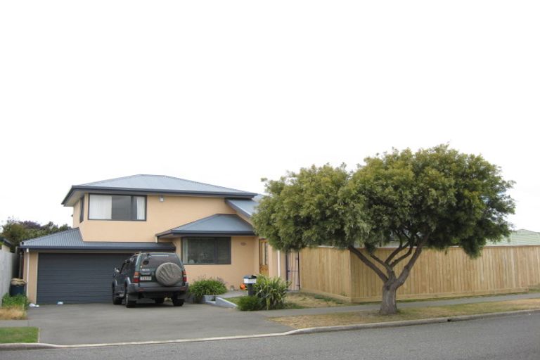 Photo of property in 2 Anglesea Avenue, Parklands, Christchurch, 8083
