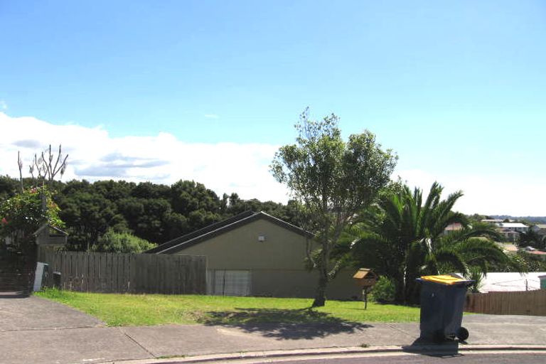 Photo of property in 9 Exeter Place, Unsworth Heights, Auckland, 0632