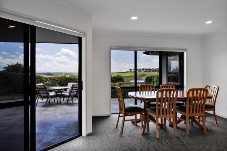 Photo of property in 3 Larlin Heights, Hawera, 4675