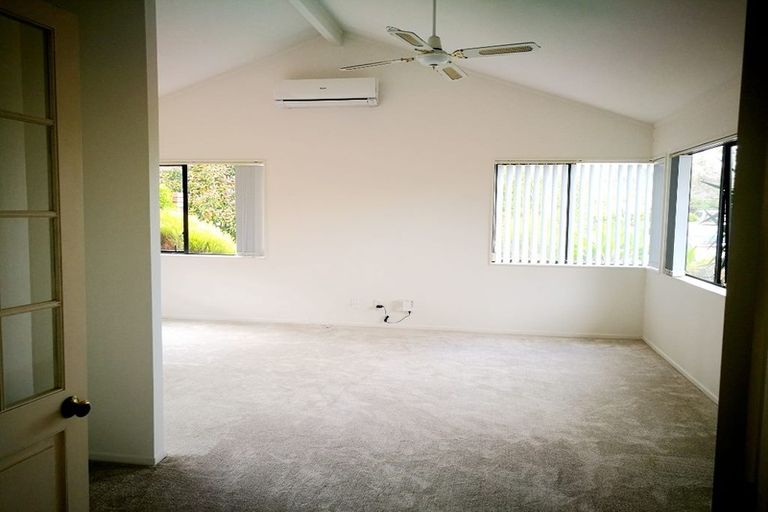 Photo of property in 30 Glucina Avenue, West Harbour, Auckland, 0618