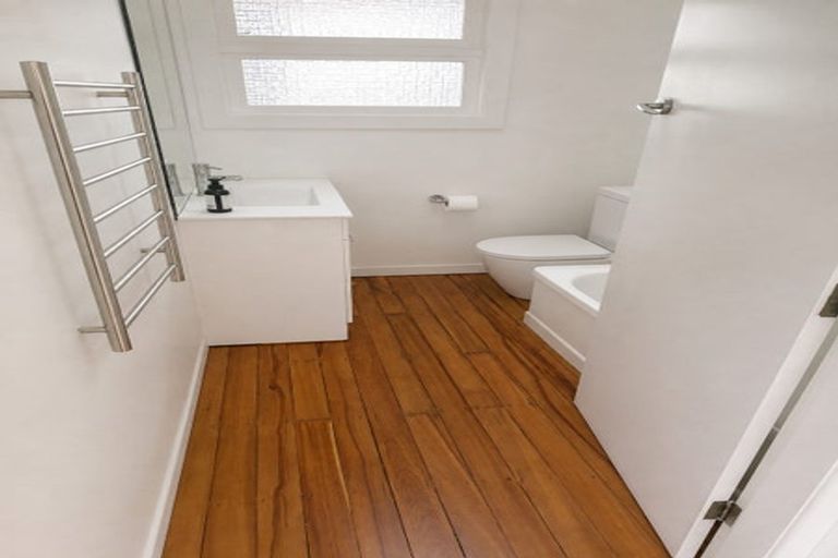 Photo of property in 30 Young Street, Claudelands, Hamilton, 3214