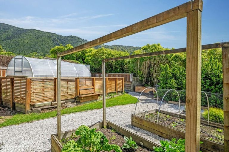 Photo of property in 24 Harbour View Heights, Picton, 7220