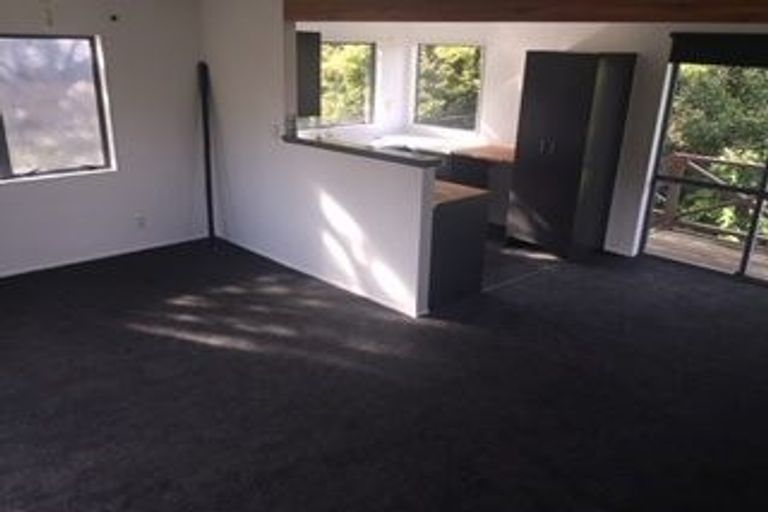 Photo of property in 1/22 Valecrest Place, Bayview, Auckland, 0629