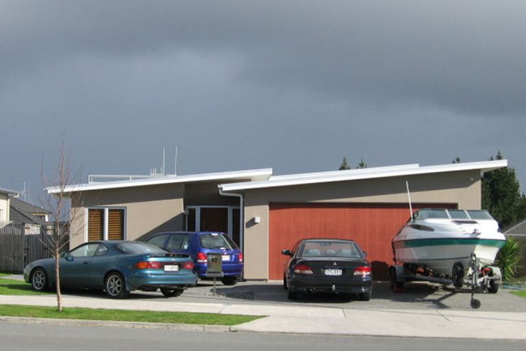 Photo of property in 92 Saint James Drive, Huntington, Hamilton, 3210