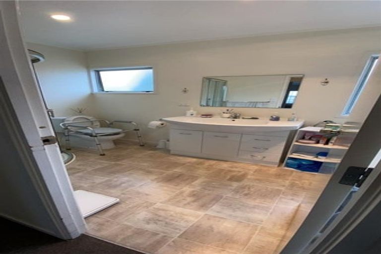 Photo of property in 135 Moire Road, West Harbour, Auckland, 0618
