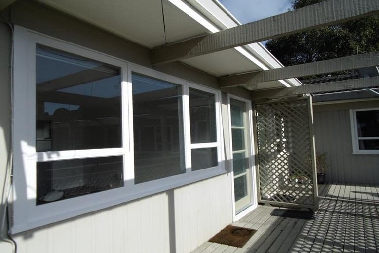 Photo of property in 170c Queen Street, Northcote Point, Auckland, 0627