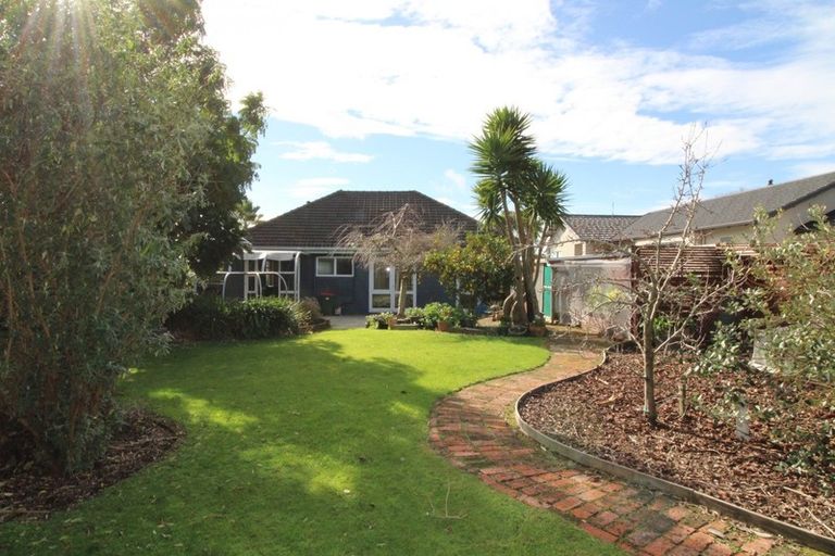 Photo of property in 82 Mangorei Road, Strandon, New Plymouth, 4312