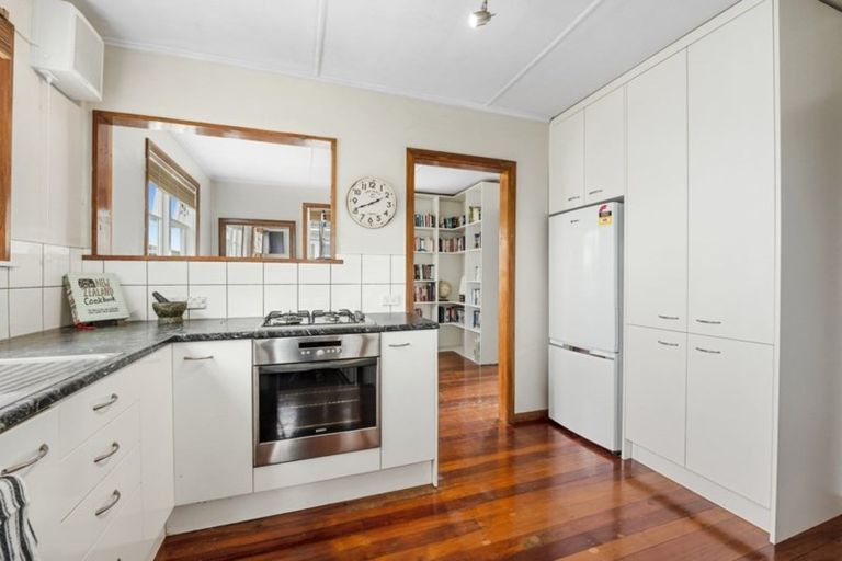 Photo of property in 21 East Street, Petone, Lower Hutt, 5012