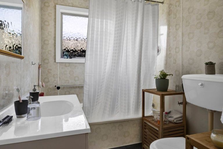 Photo of property in 2/84 Miranda Street, Stratford, 4332