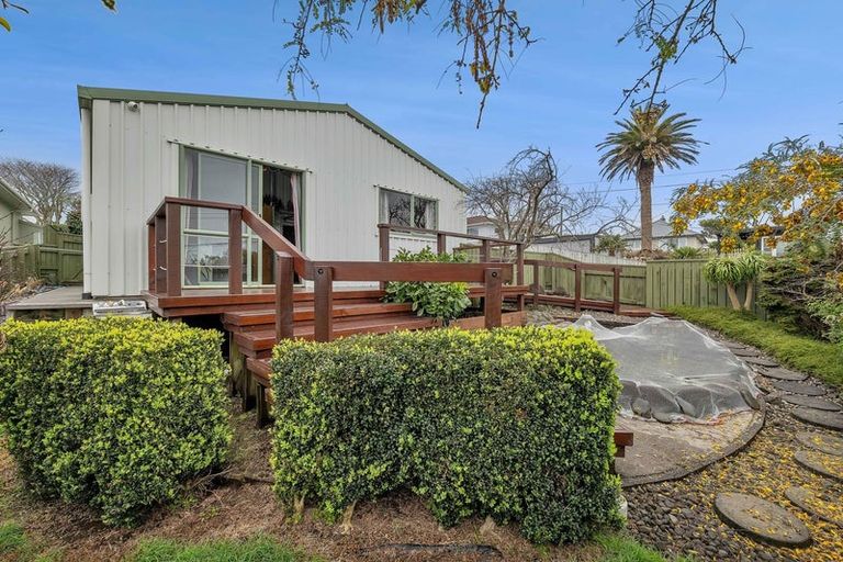Photo of property in 111 Pioneer Road, Moturoa, New Plymouth, 4310