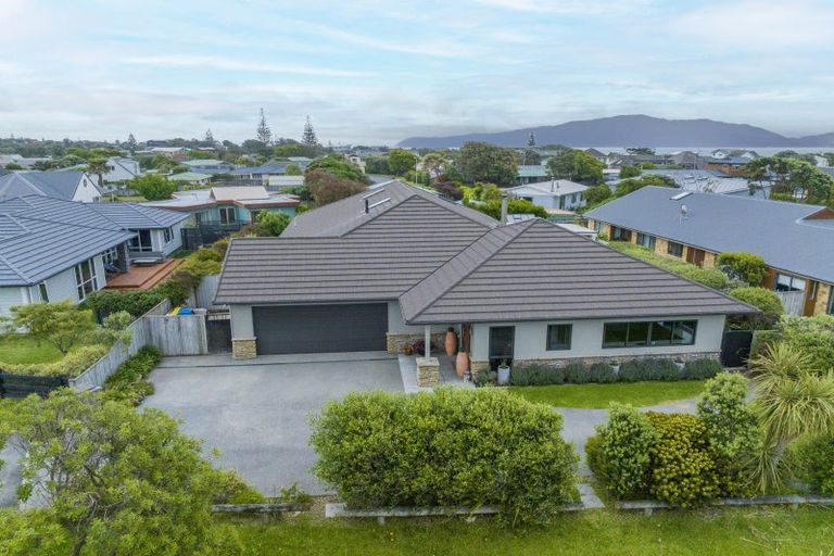 Photo of property in 4 Barbaras Way, Waikanae Beach, Waikanae, 5036