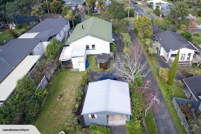 Photo of property in 60 D'oyly Drive, Stanmore Bay, Whangaparaoa, 0932