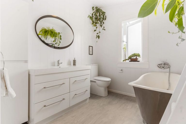 Photo of property in 35 Mcleod Road, Henderson, Auckland, 0612