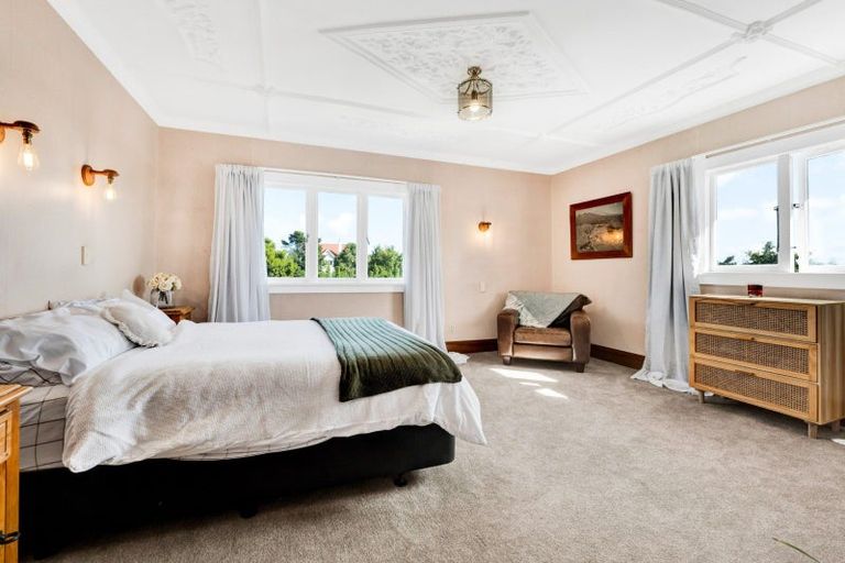 Photo of property in 6 Ridge Lane, New Plymouth, 4310