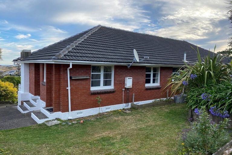 Photo of property in 3 Salford Street, Newlands, Wellington, 6037