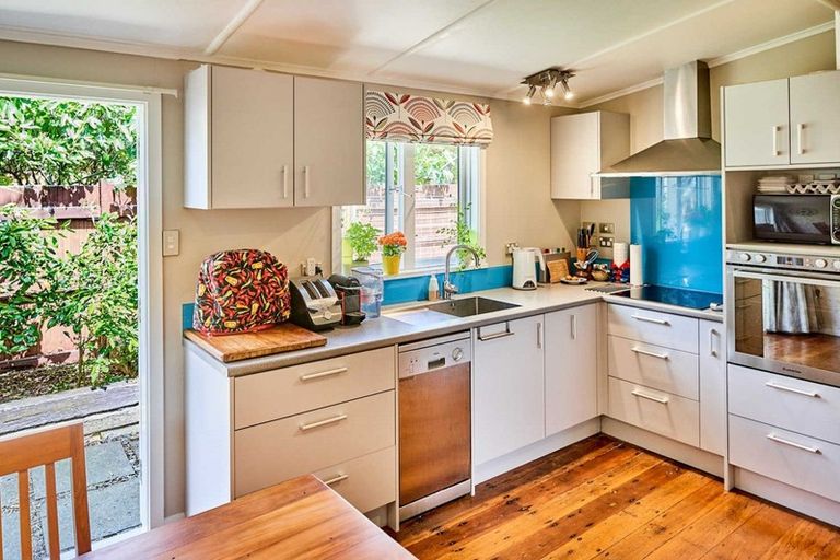 Photo of property in 57 Marine Parade, Eastbourne, Lower Hutt, 5013