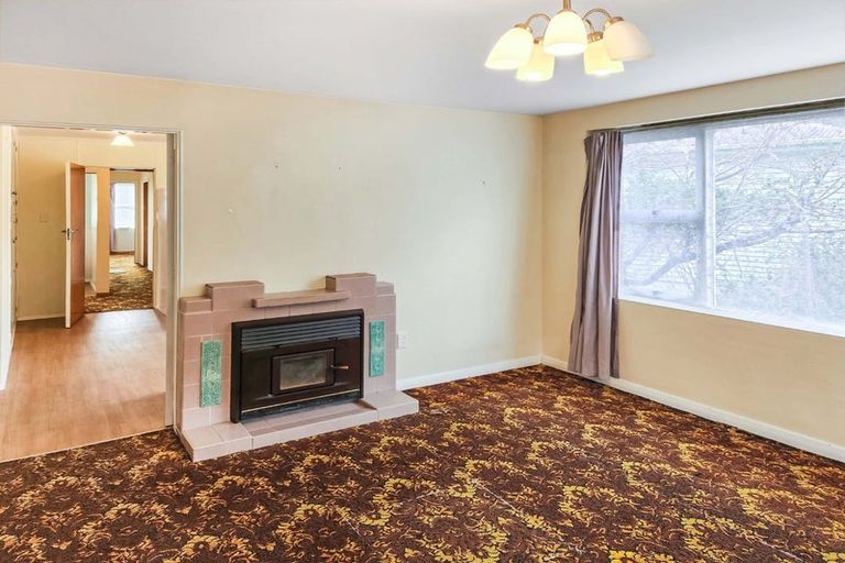 Photo of property in 13 Hawthorn Crescent, Stokes Valley, Lower Hutt, 5019