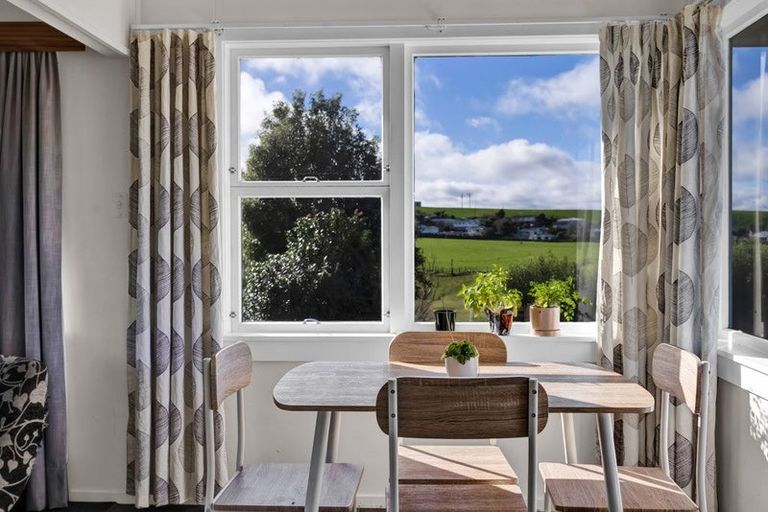 Photo of property in 100 Stanners Street, Eltham, 4322