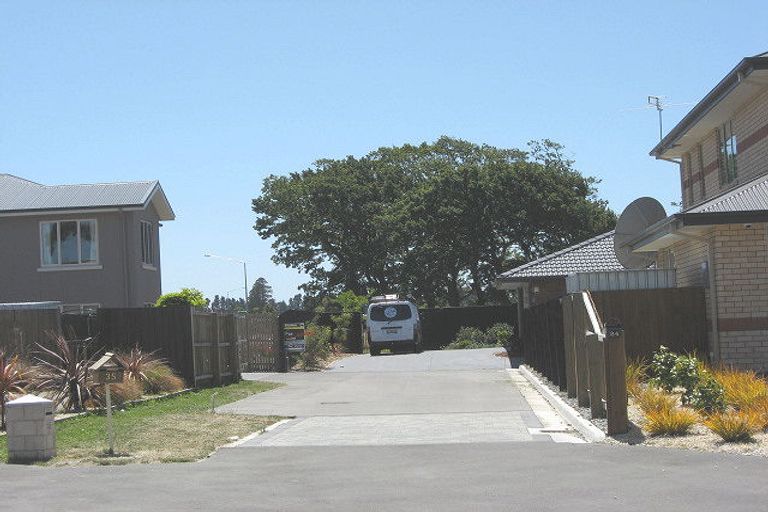 Photo of property in 24 Mataroa Place, Parklands, Christchurch, 8083