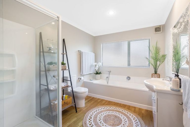 Photo of property in 56 Kakariki Grove, Waikanae, 5036