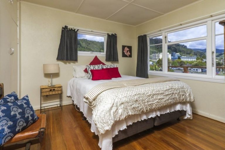 Photo of property in 32 Tipahi Street, Nelson South, Nelson, 7010