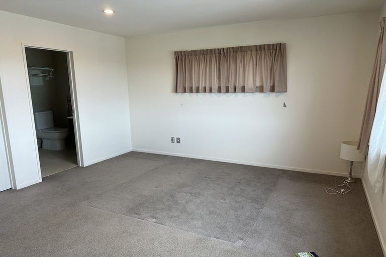 Photo of property in 24 Mulroy Place, Pinehill, Auckland, 0632