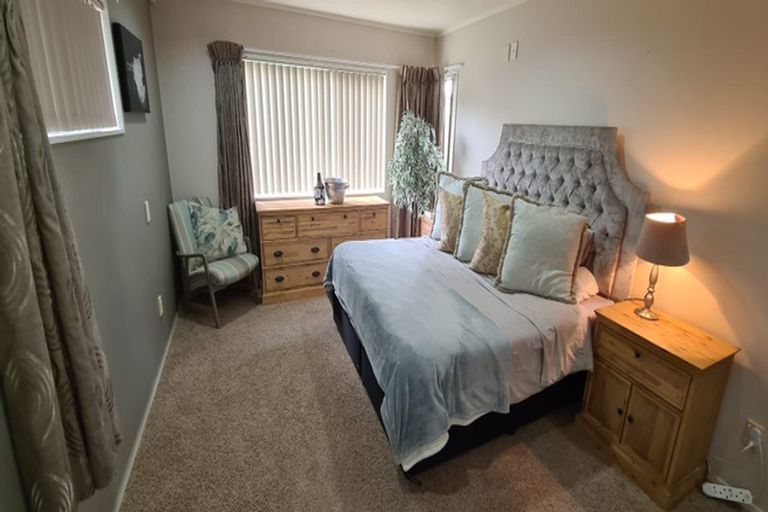 Photo of property in 11 Kotuku Drive, Paraparaumu Beach, Paraparaumu, 5032