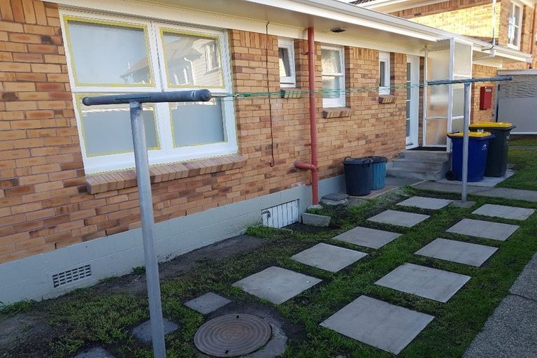 Photo of property in 2/5 Moana Avenue, Belmont, Auckland, 0622