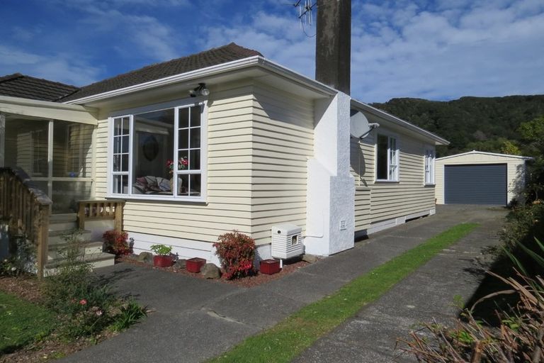 Photo of property in 165 Wainuiomata Road, Wainuiomata, Lower Hutt, 5014