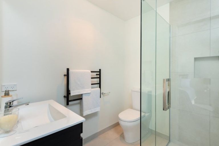 Photo of property in 1 Furlong Road, Papamoa, 3118